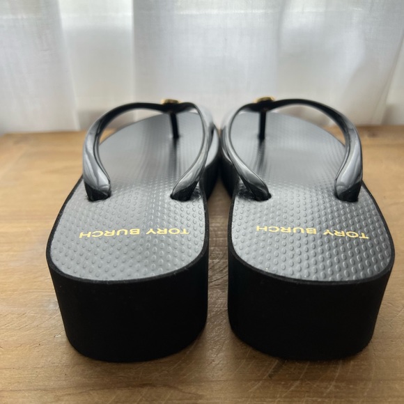 New Tory Burch Women's Cut-Out Wedge Flip-Flops in Perfect Black Size 6 - Picture 5 of 8